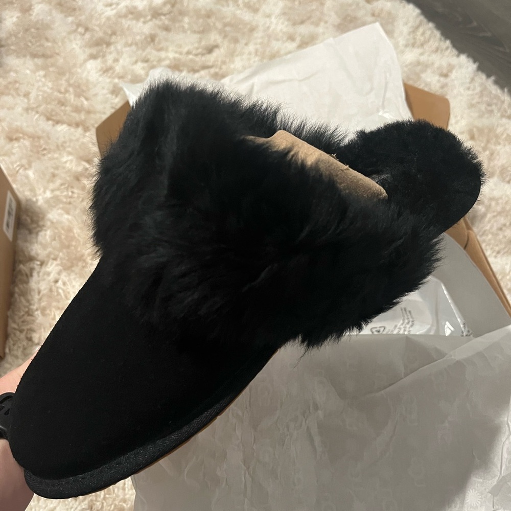 UGG Scuff Sis Slippers in black